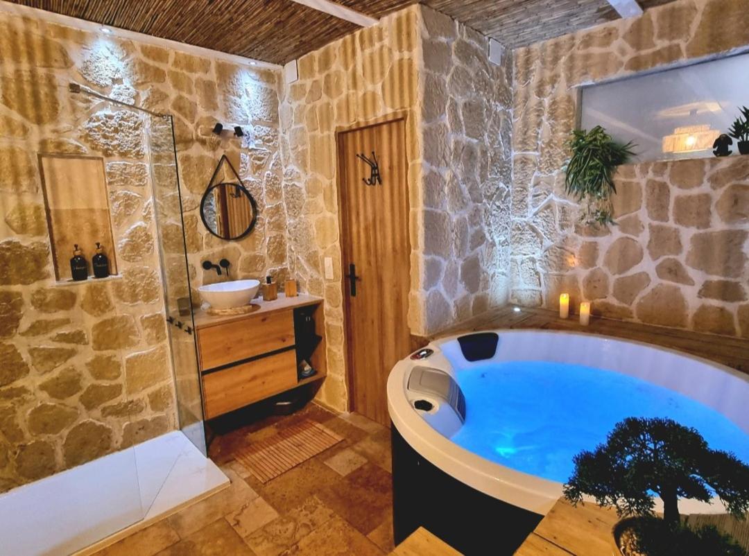 Les Spas De La Mer, & Spa, Room, Plein Coeur Du Grau Apartment